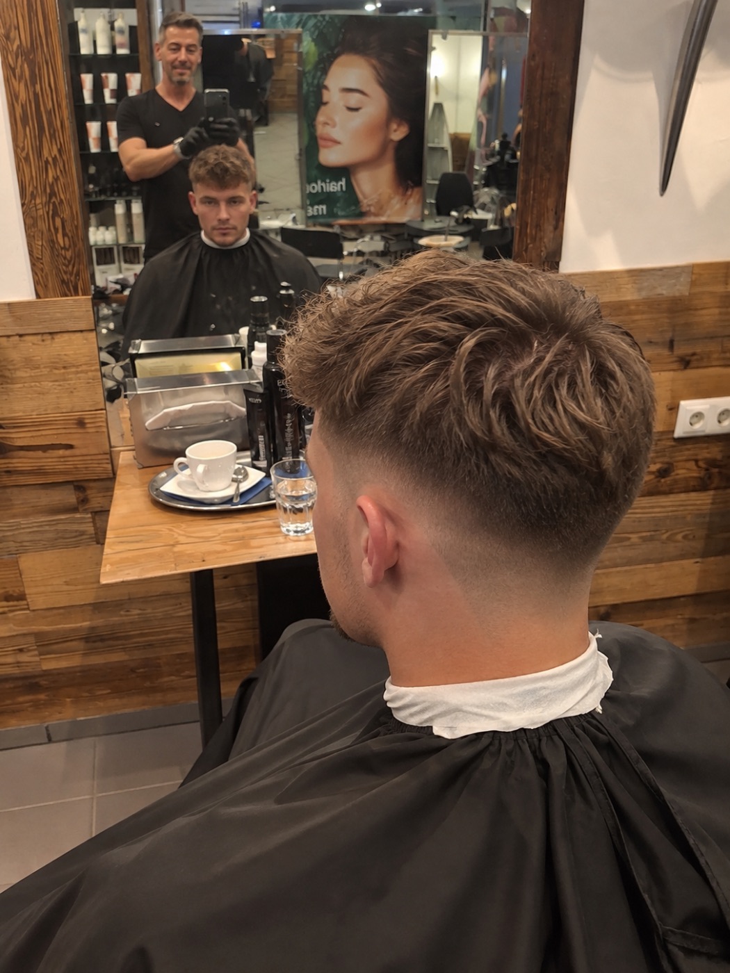 Herrenhaarschnitt mit sauberem Übergang – Peter Masarik Hairlounge Wien