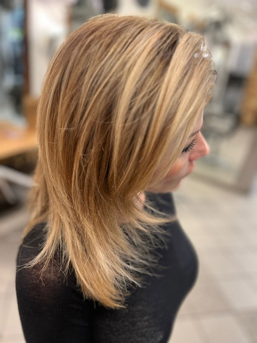 Damenhaarschnitt mit warmem Blond – Peter Masarik Hairlounge Wien